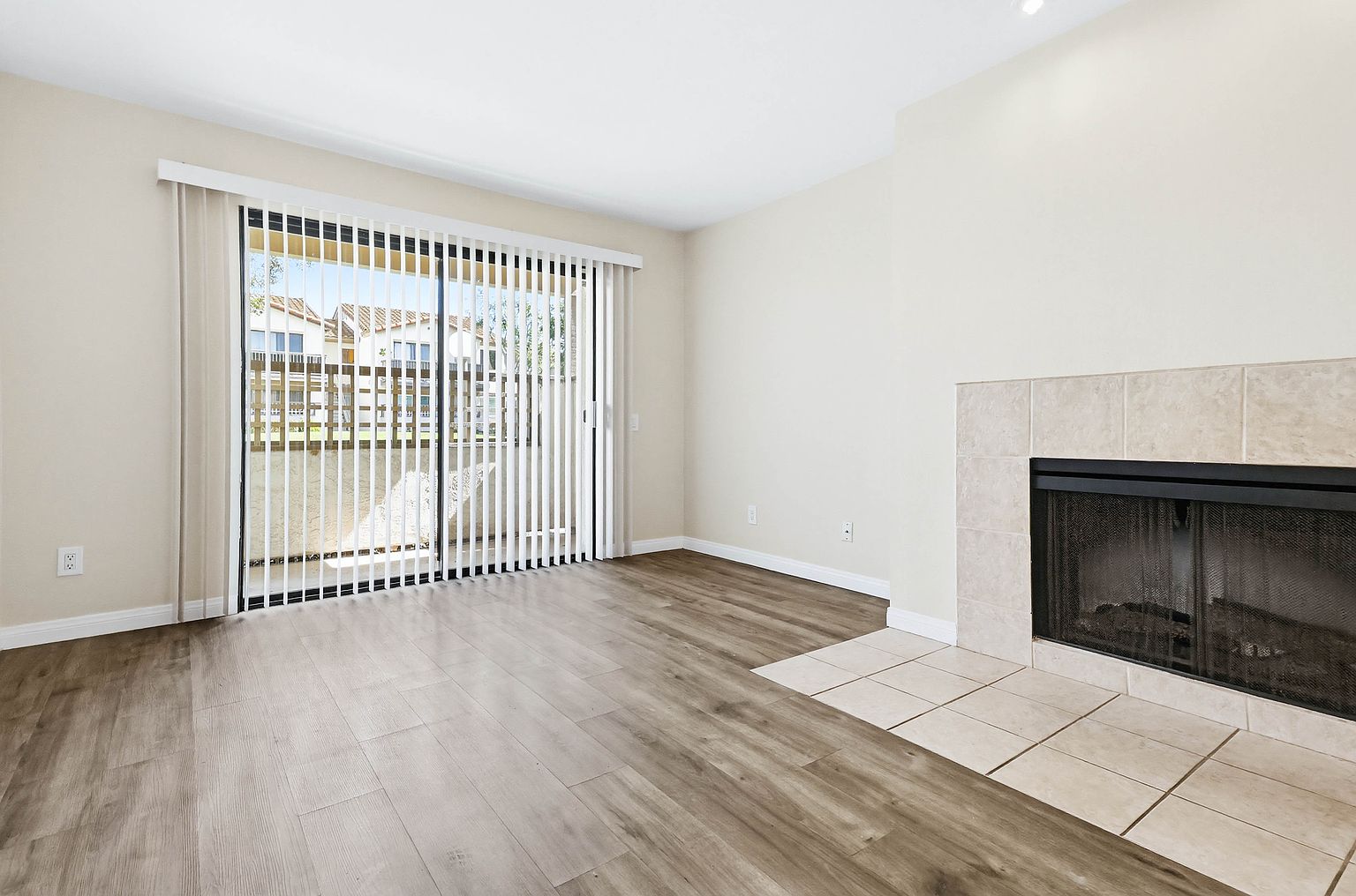 3572 Sunset Ln photo 4