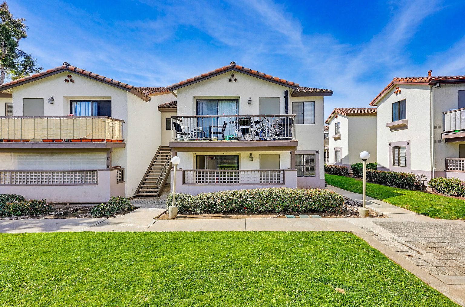3572 Sunset Ln photo 2