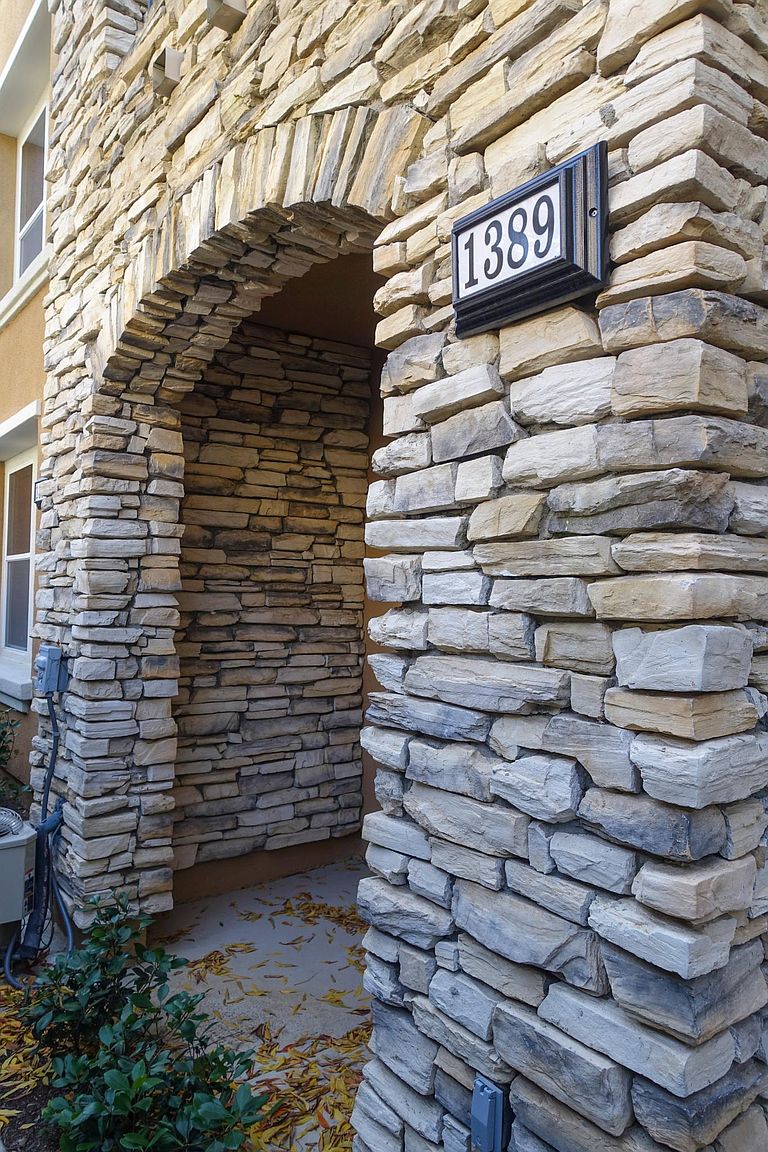 1389 Cattail Ct photo 2