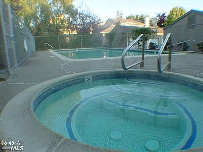 425 Mission Blvd photo 3