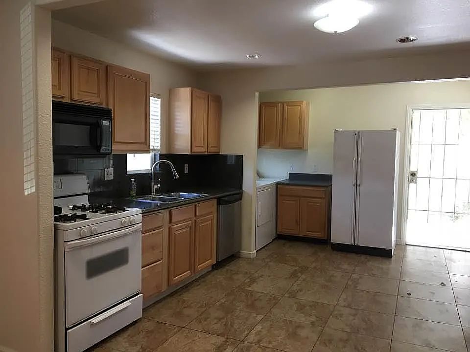 150 Idora Ave photo 4