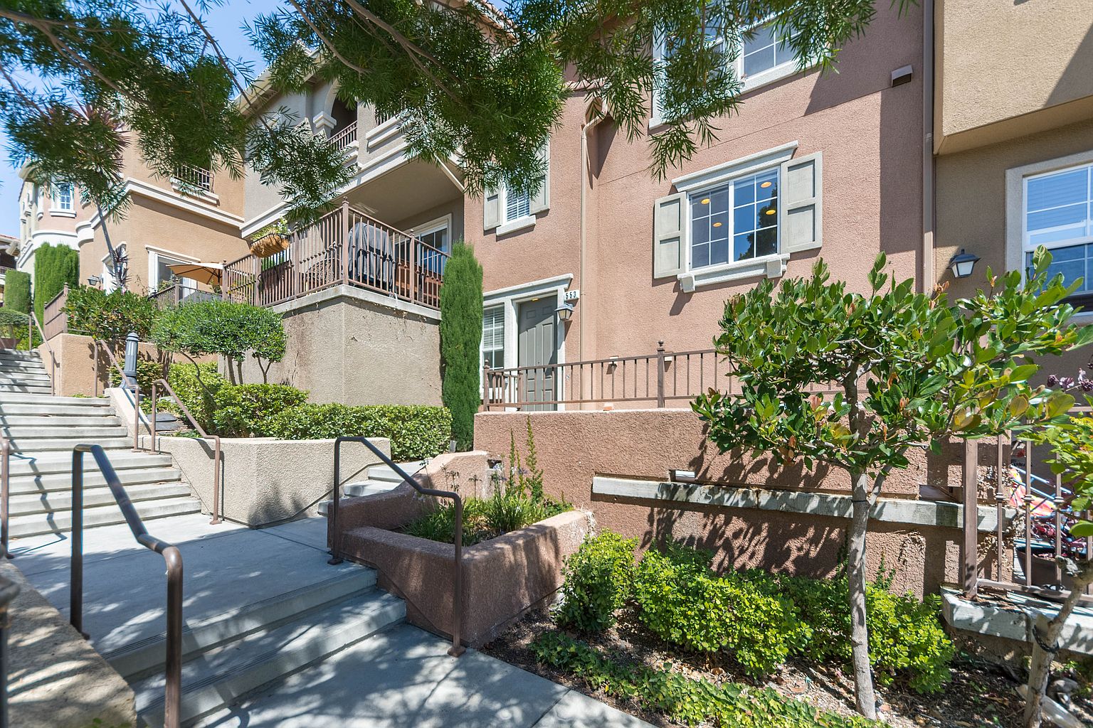 553 Adeline Ave photo 3