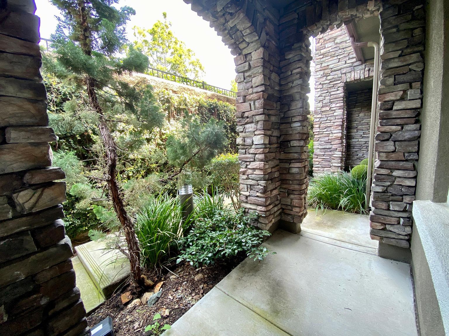 1357 Abbey Ln photo 3