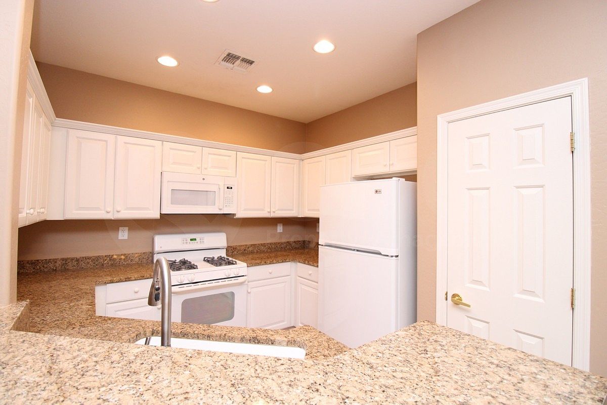 39516 N Prairie Ln photo 4
