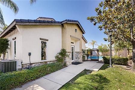 26460 Arboretum Way photo 5