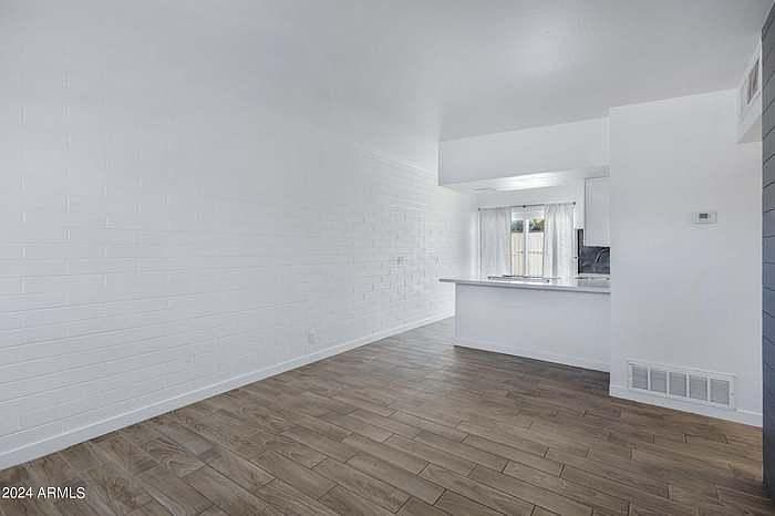 383 N Evergreen St photo 5