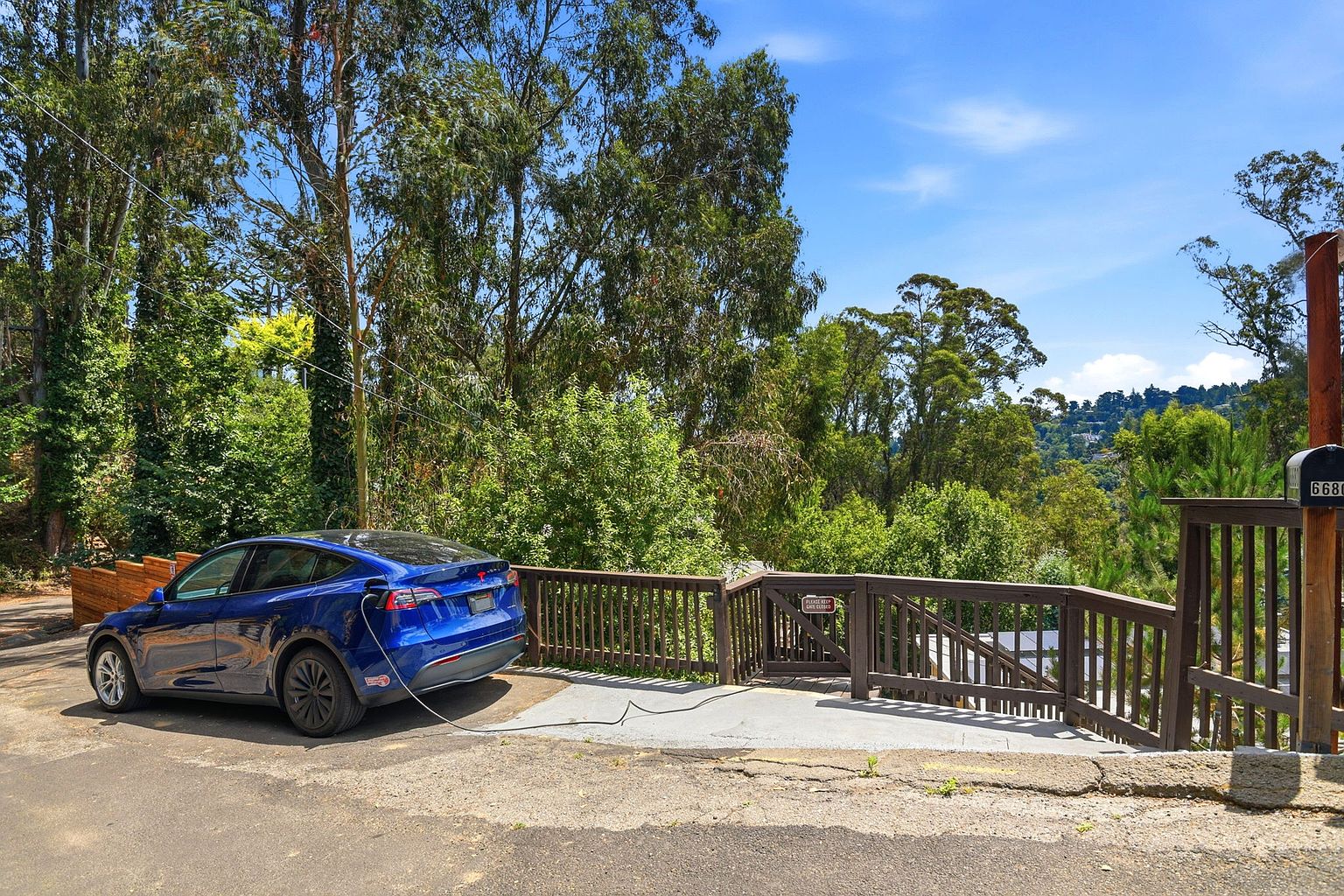 6680 Saroni Dr photo 3