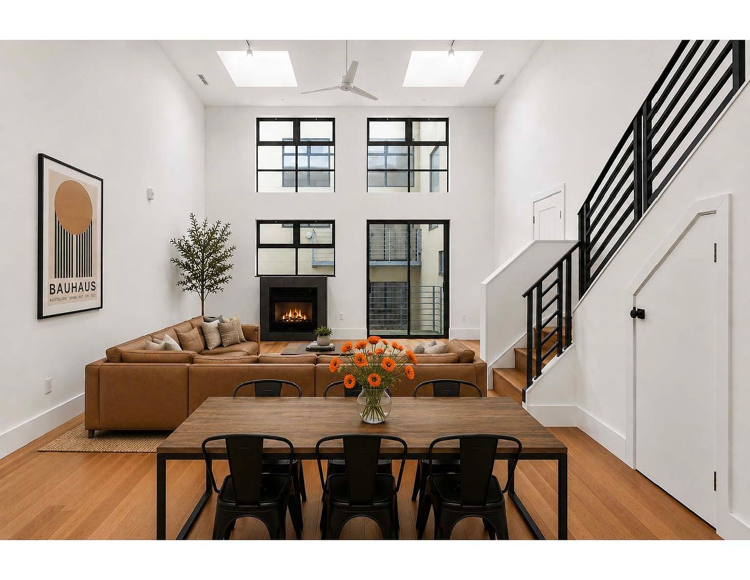 637 Natoma St photo 2