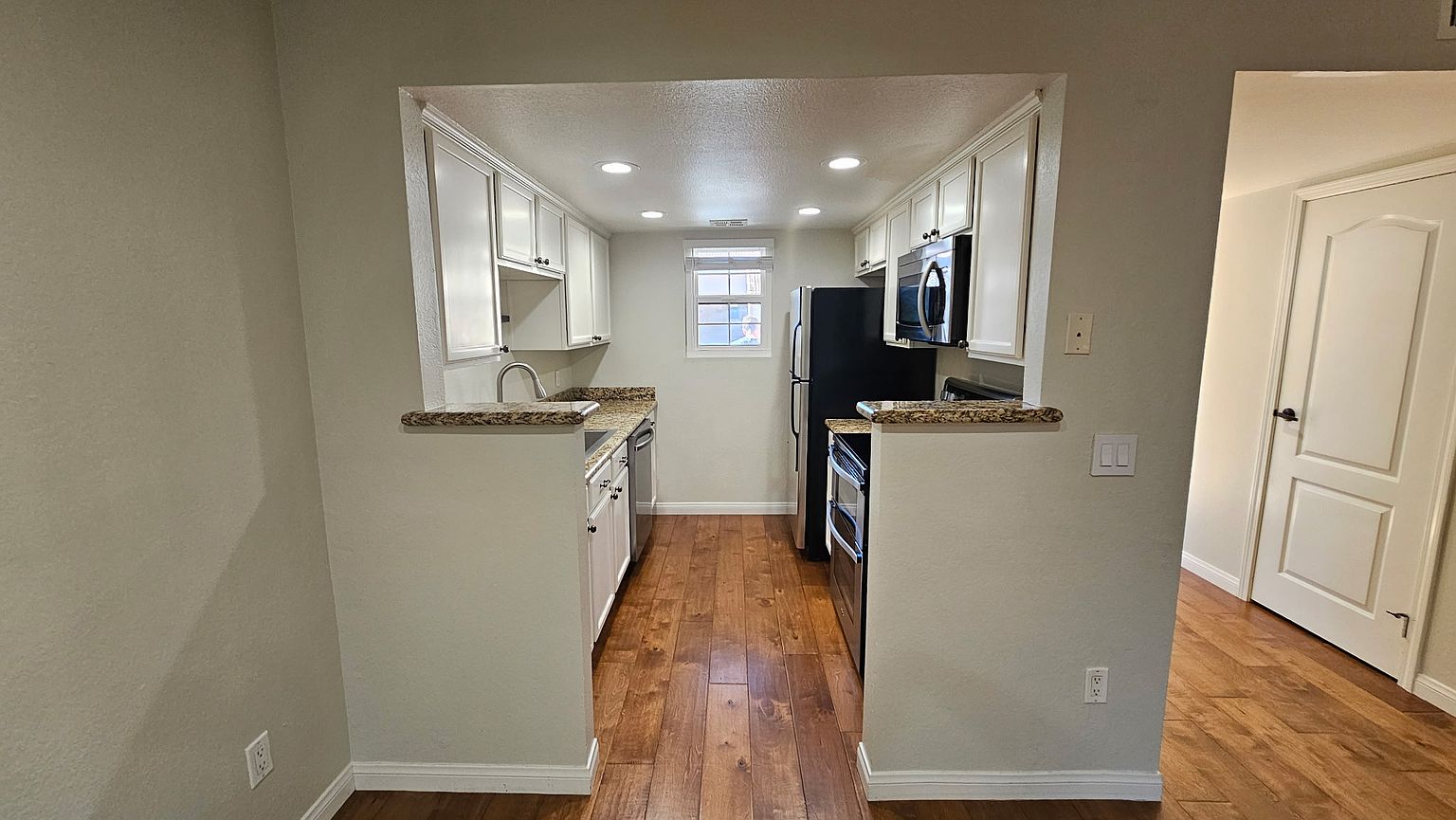 12079 Alta Carmel Ct photo 3
