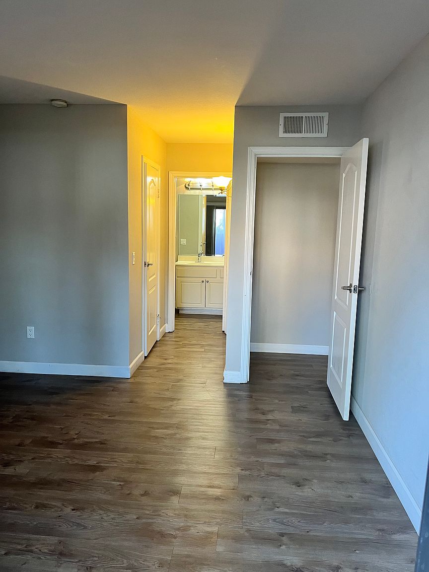 12083 Alta Carmel Ct photo 3