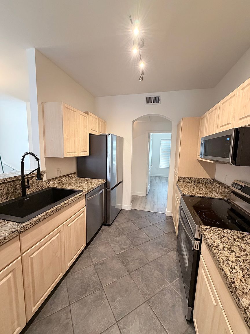 1411 E Orangewood Ave photo 3