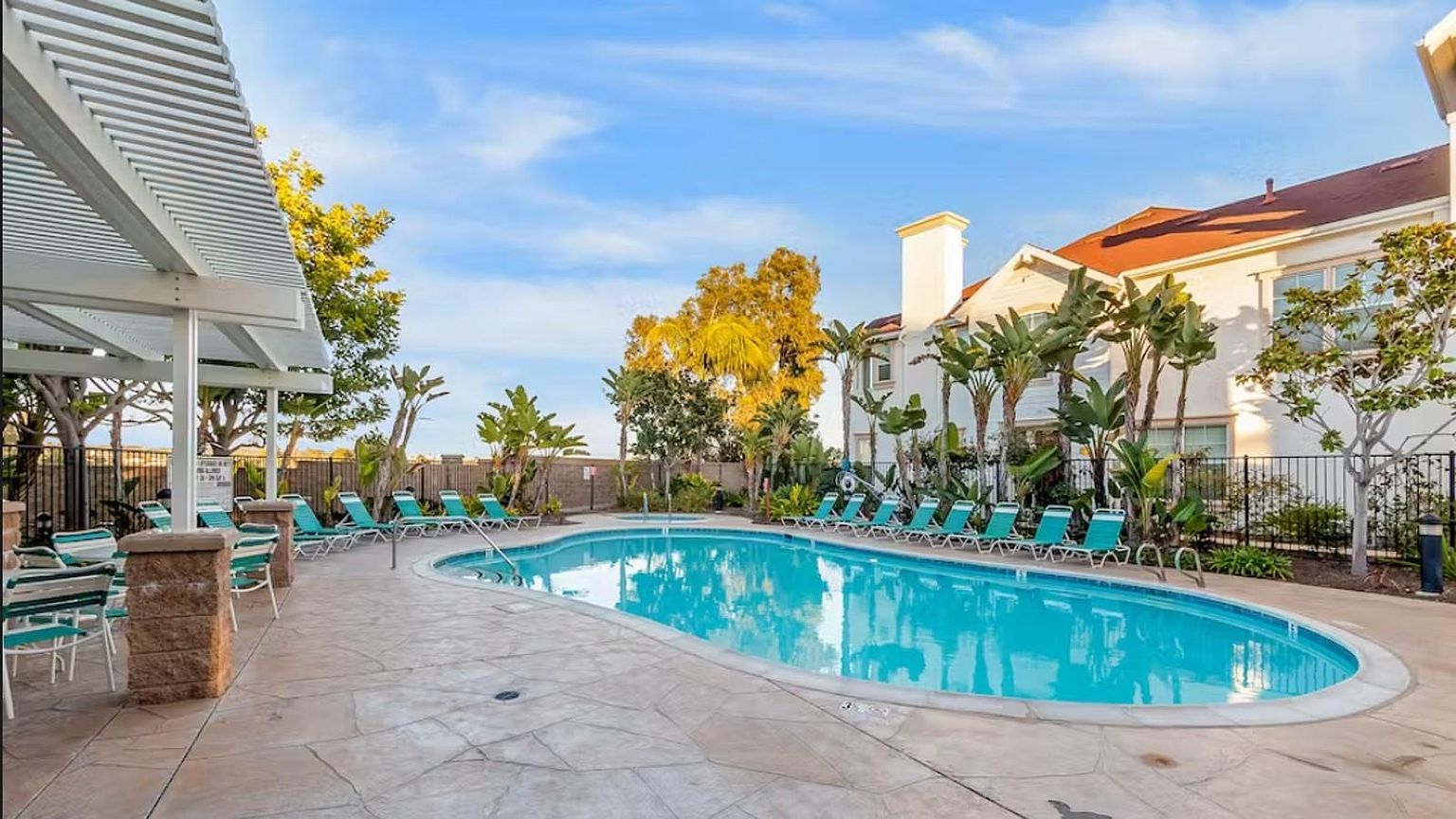 760 Harbor Cliff Way photo 3