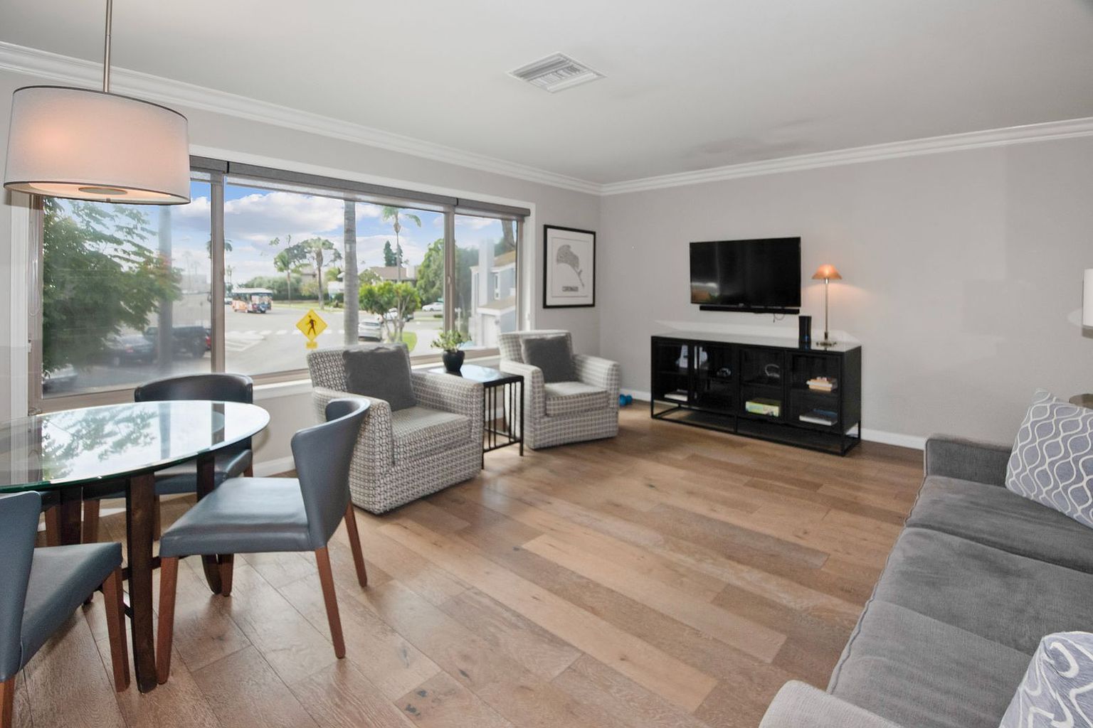 1052 Isabella Ave photo 4