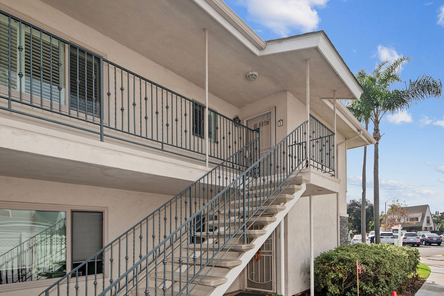 1052 Isabella Ave photo 2