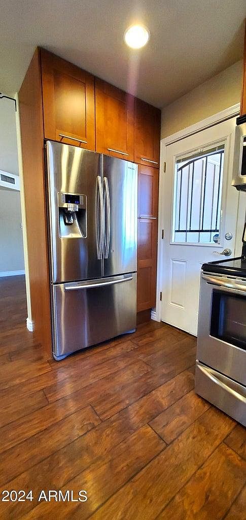 3302 E Pinchot Ave photo 4
