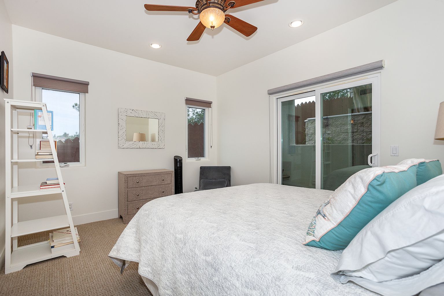 527 Liverpool Dr photo 3