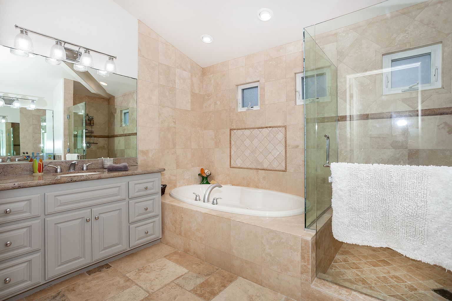 527 Liverpool Dr photo 2