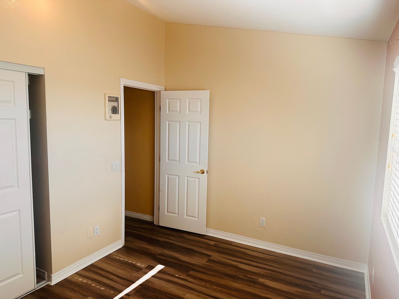 4218 Van Dyke Ave photo 5