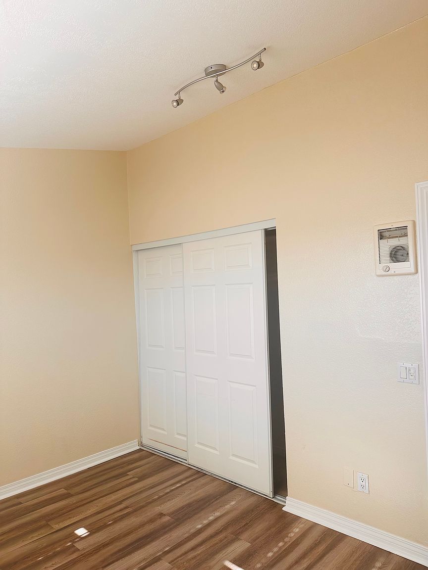 4218 Van Dyke Ave photo 2