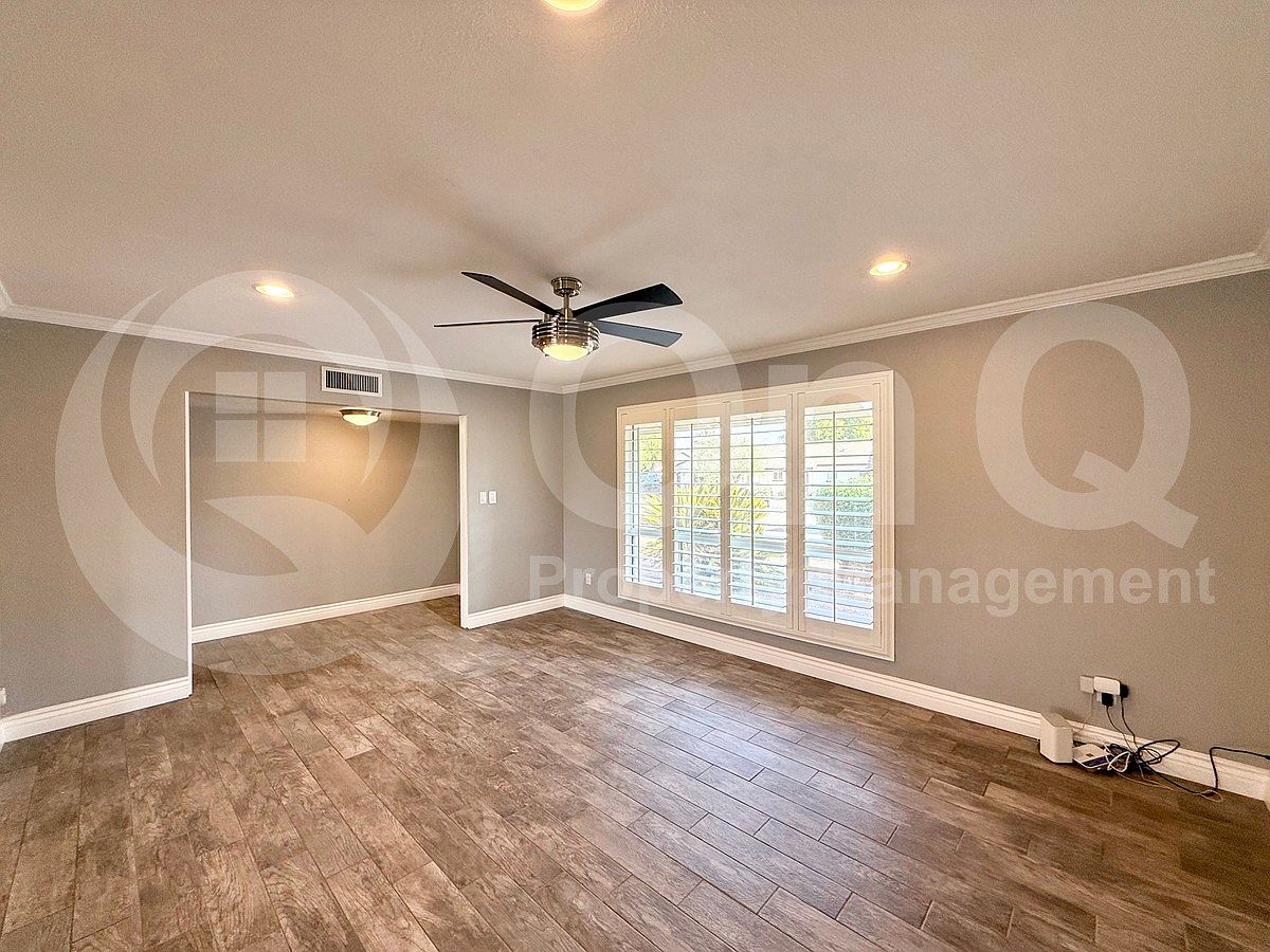 8432 E Holly St photo 5