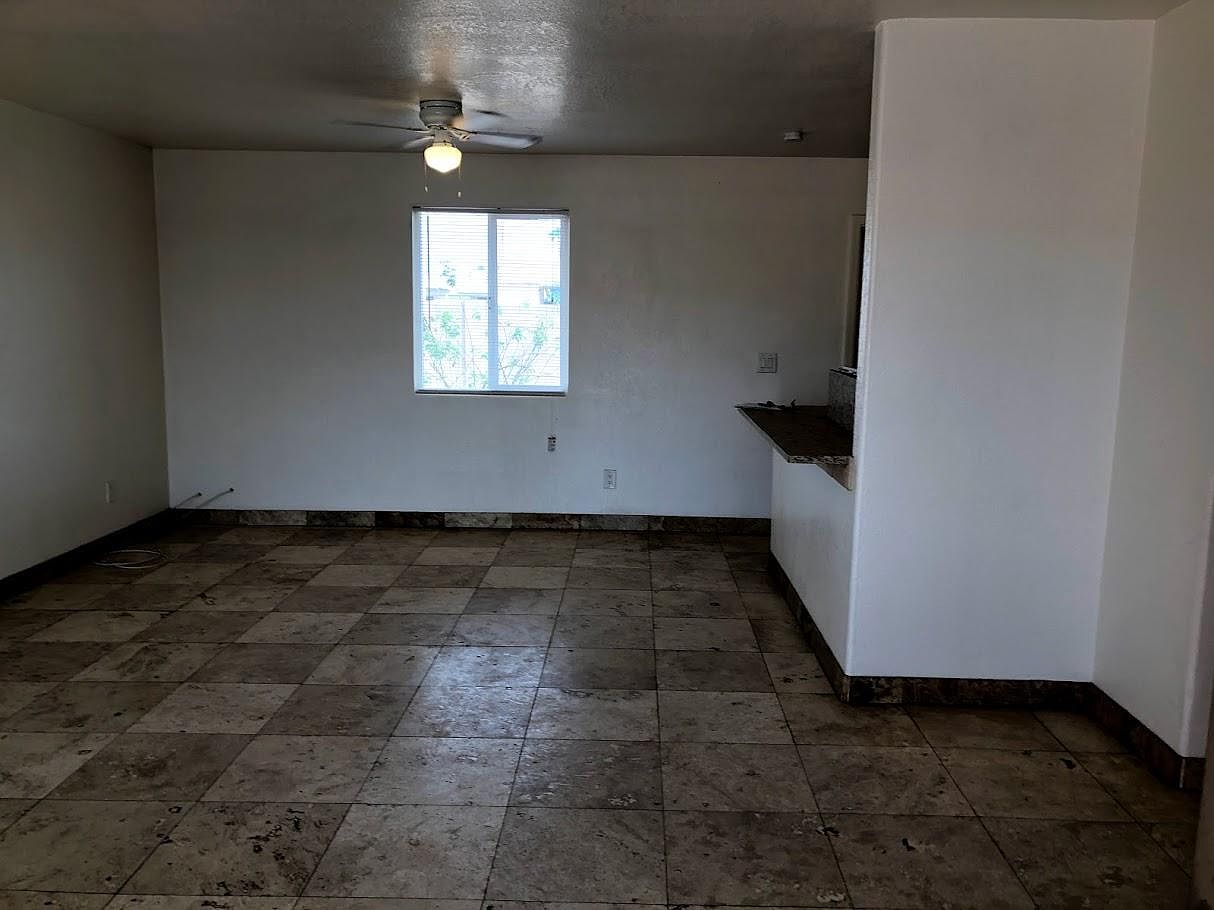 2318 E Atlanta Ave photo 3