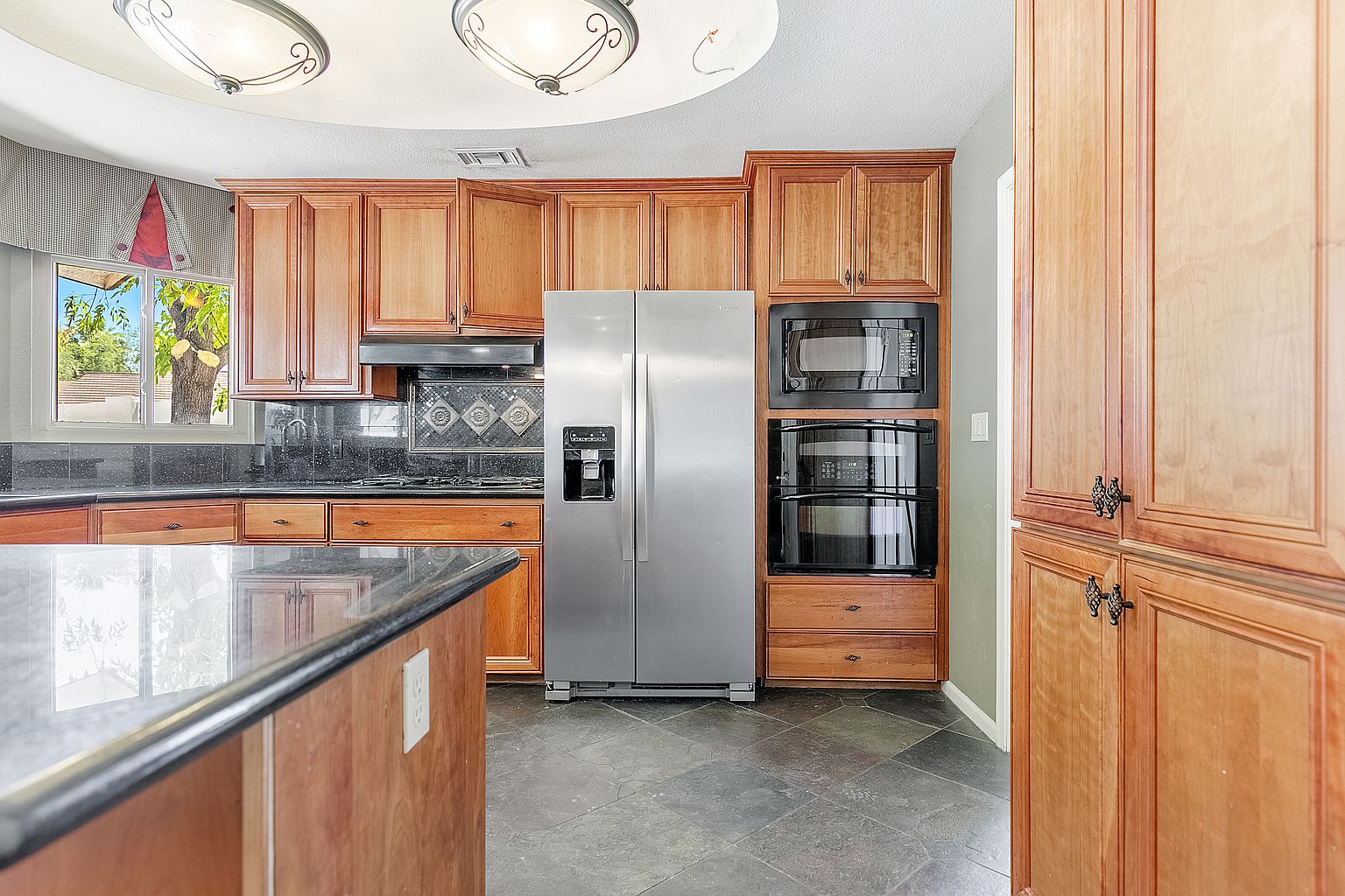 1820 E Jasmine Cir photo 3