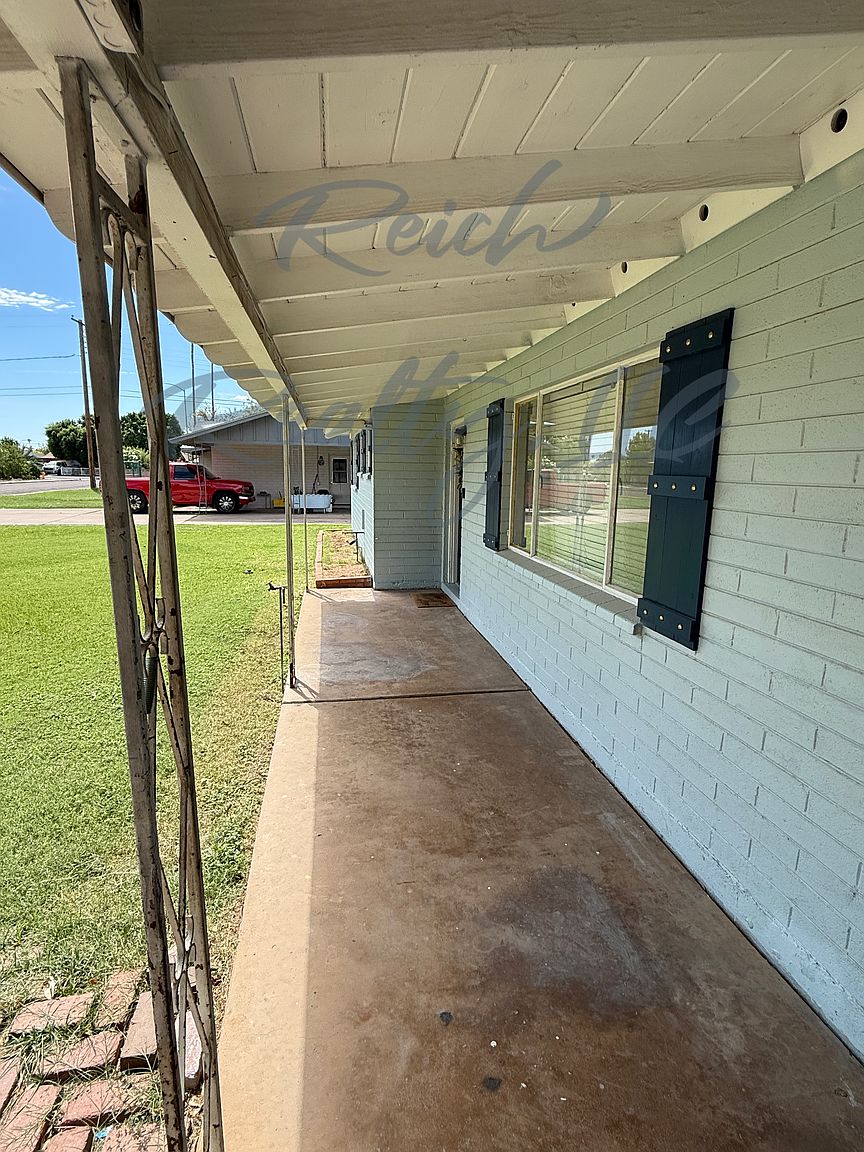 1752 E Nielson Ave photo 3