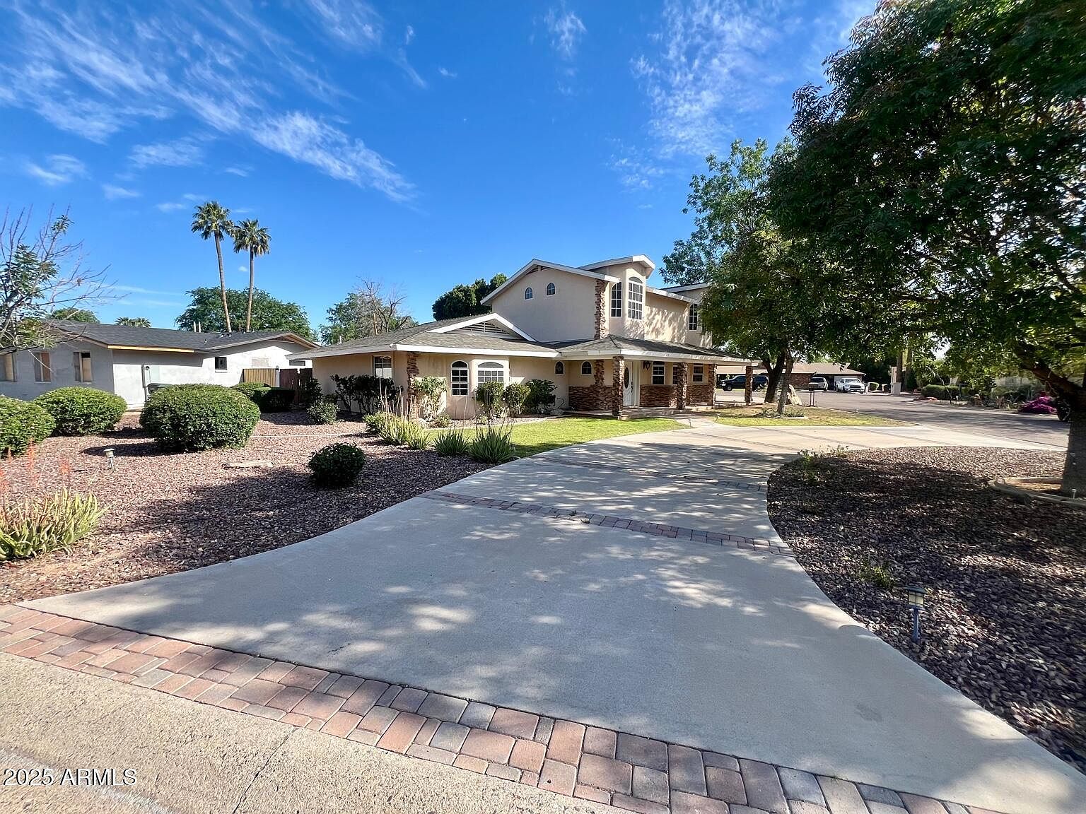 219 W Harmont Dr Phoenix, AZ 85021 photo 3
