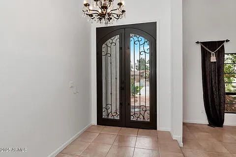 7250 E Paradise Dr photo 2