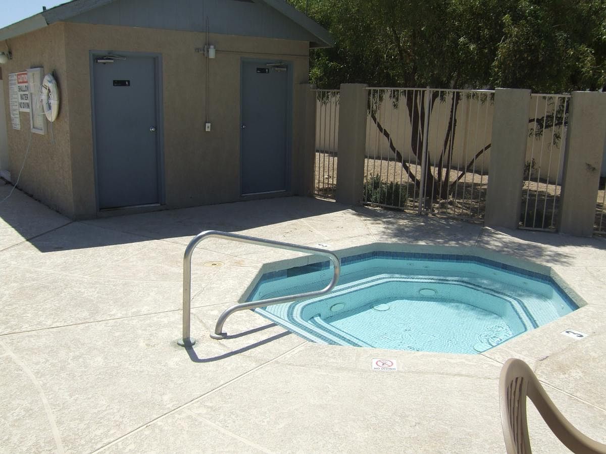 8871 W Michelle Dr photo 4