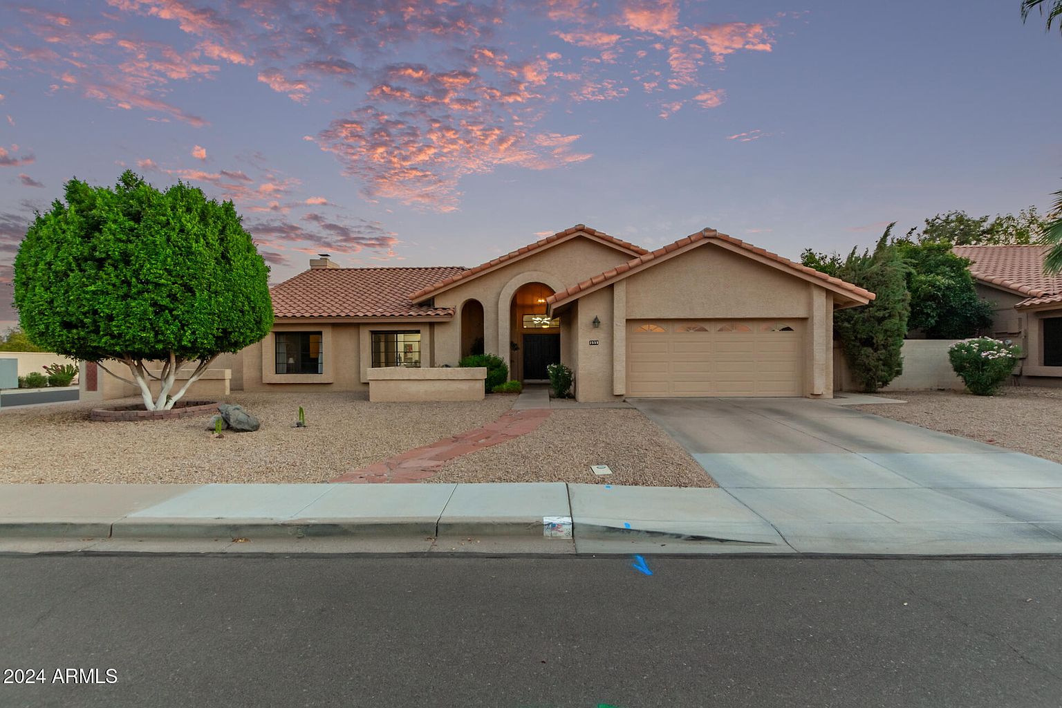 2555 N Tamarisk St