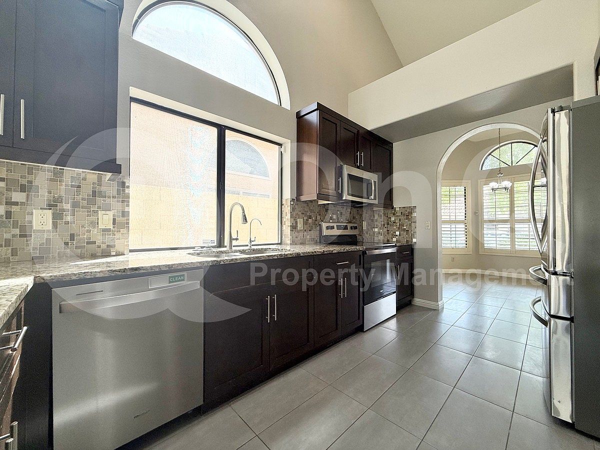 182 W Knox Rd Tempe, AZ 85284 photo 3