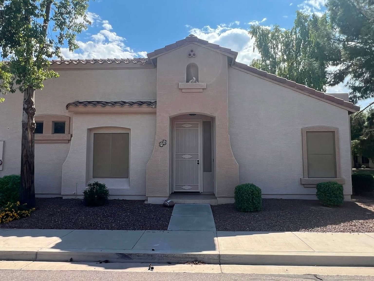 2600 E Springfield Pl photo 2