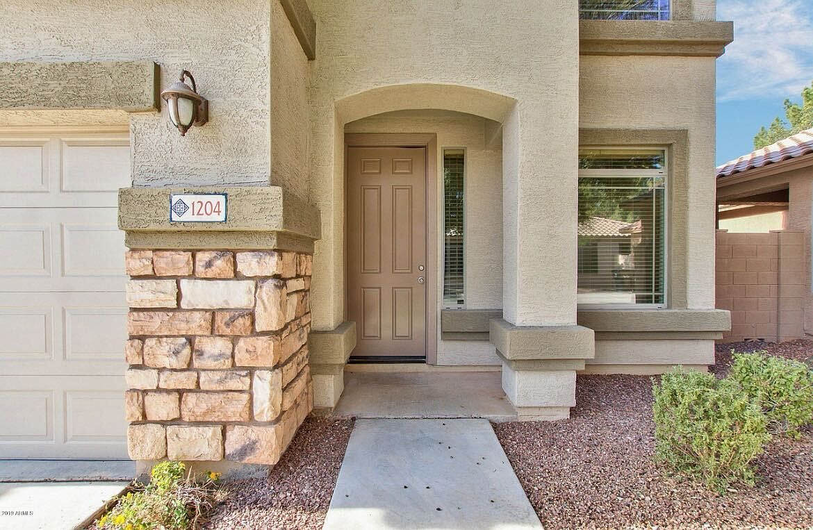 1204 S Roger Way photo 2