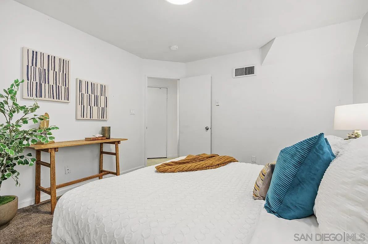 7565 Charmant Dr San Diego, CA 92122 photo 3