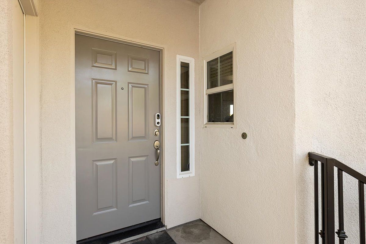 2723 Lake Pointe Dr photo 4