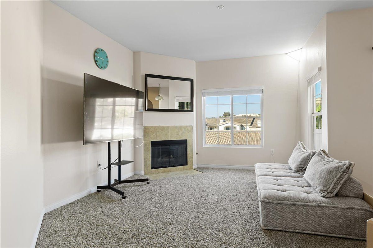 2723 Lake Pointe Dr photo 5