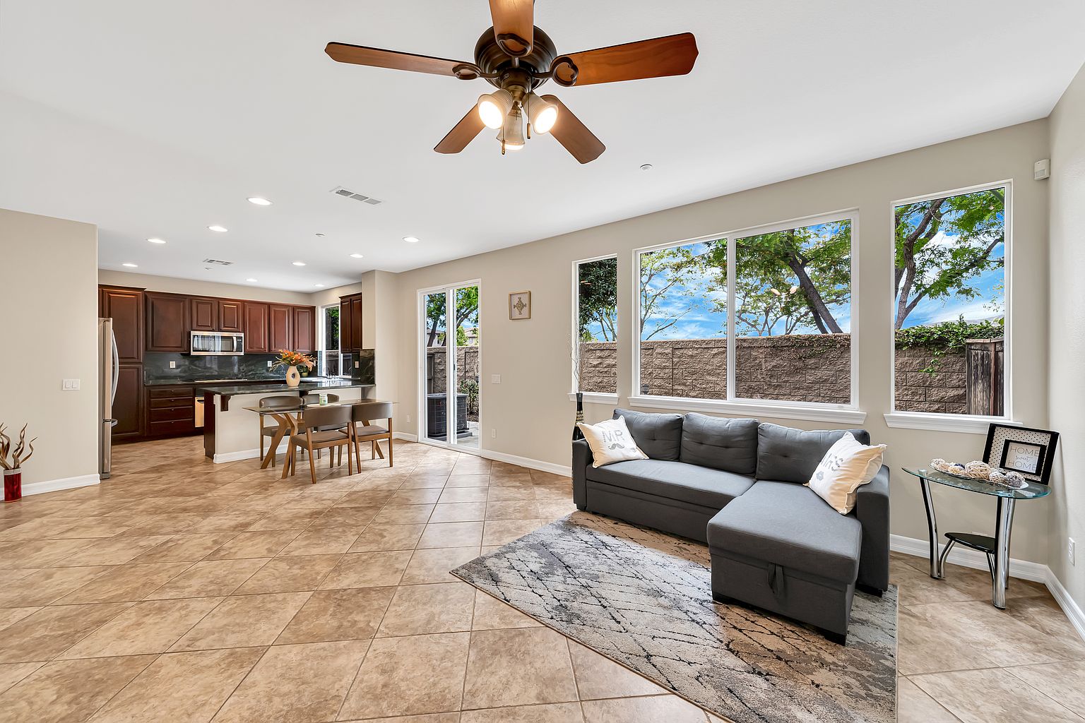 10512 Hollingsworth Way photo 5
