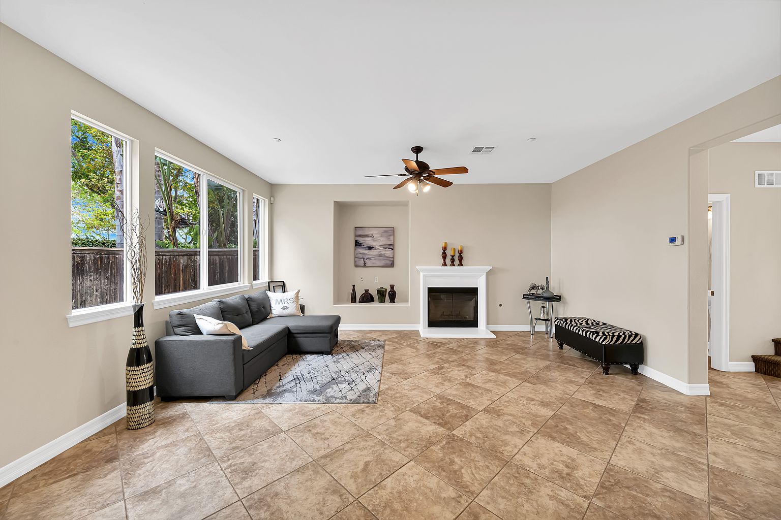 10512 Hollingsworth Way photo 4