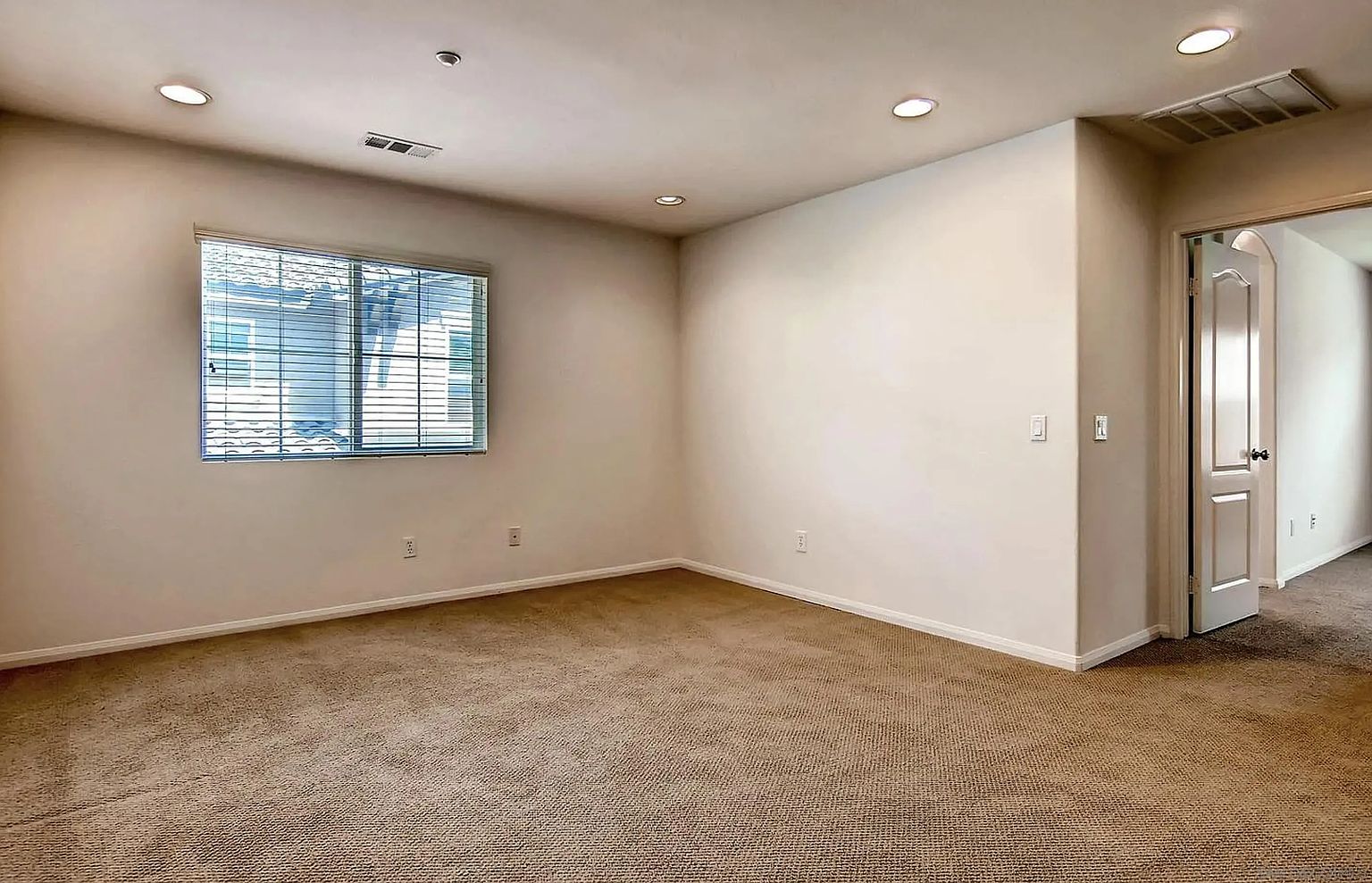10429 Whitcomb Way photo 3