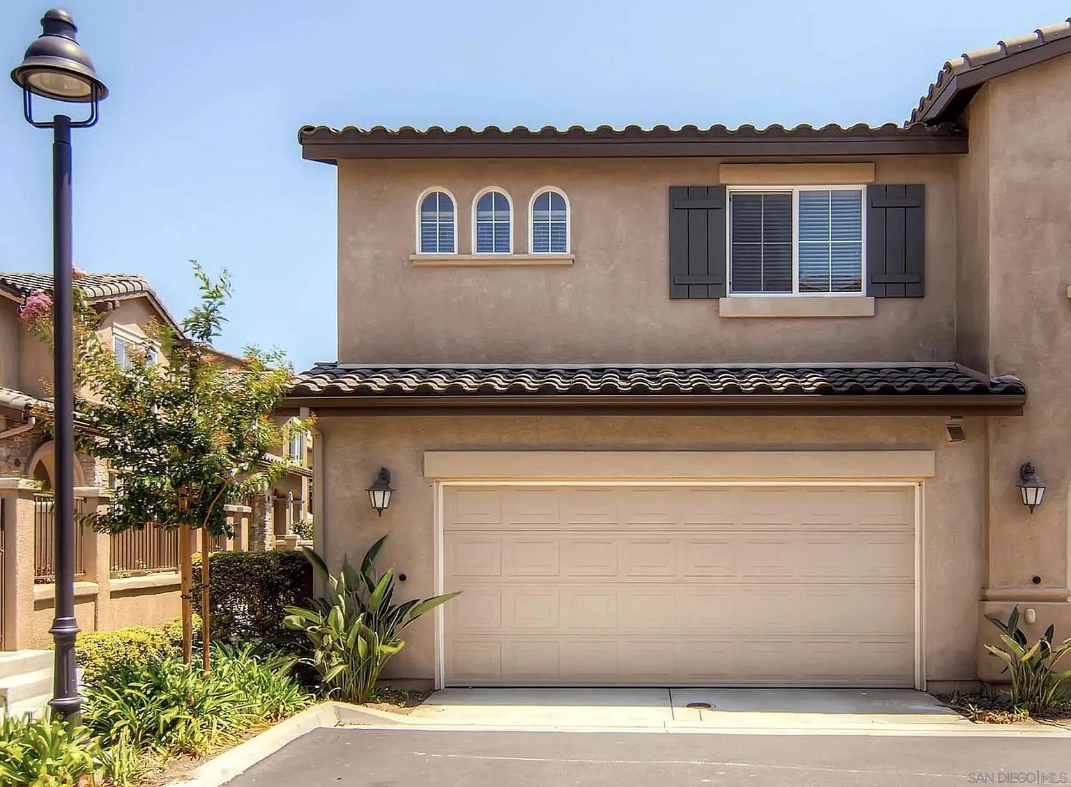 10429 Whitcomb Way photo 2