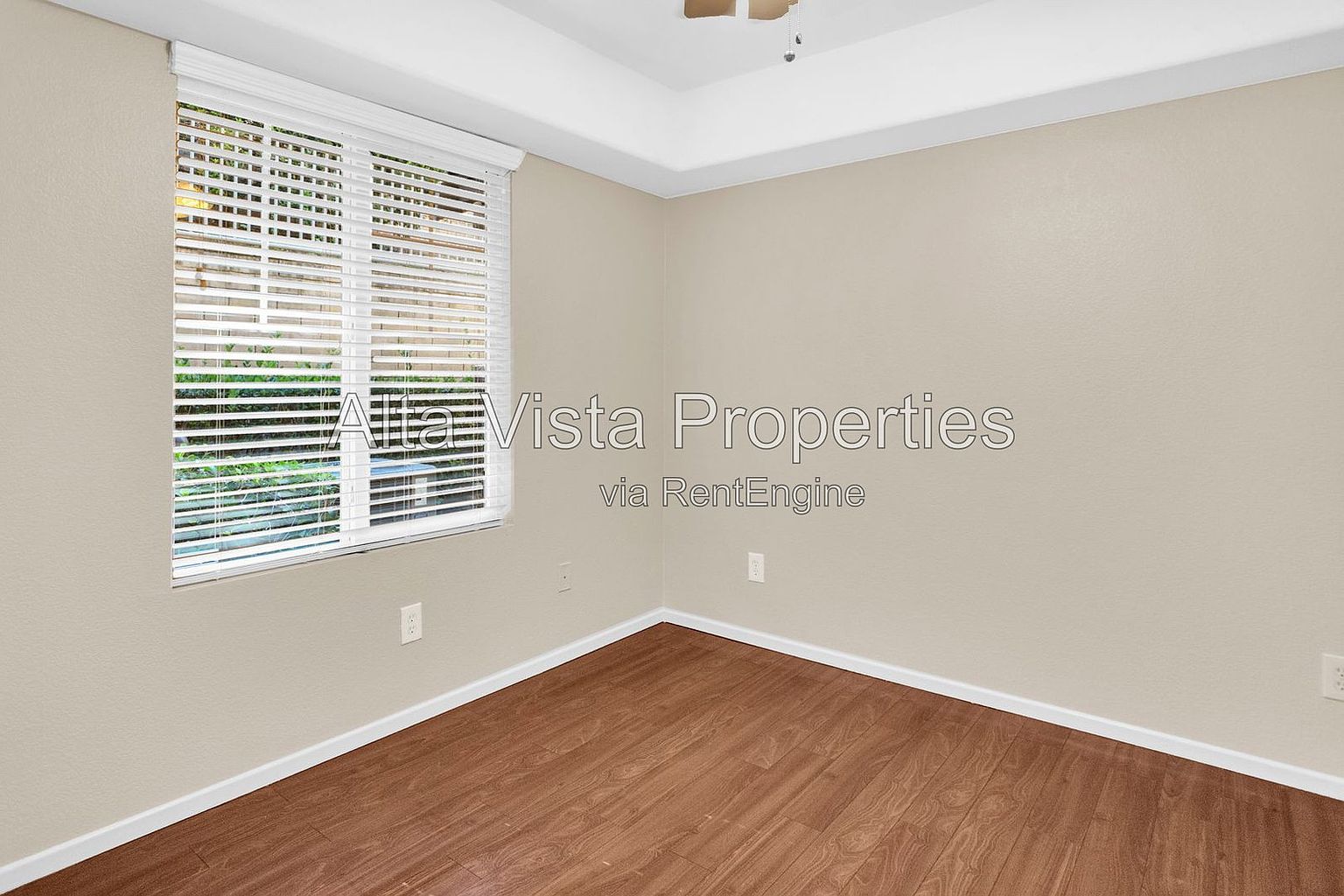 16916 Hutchins Lndg photo 3