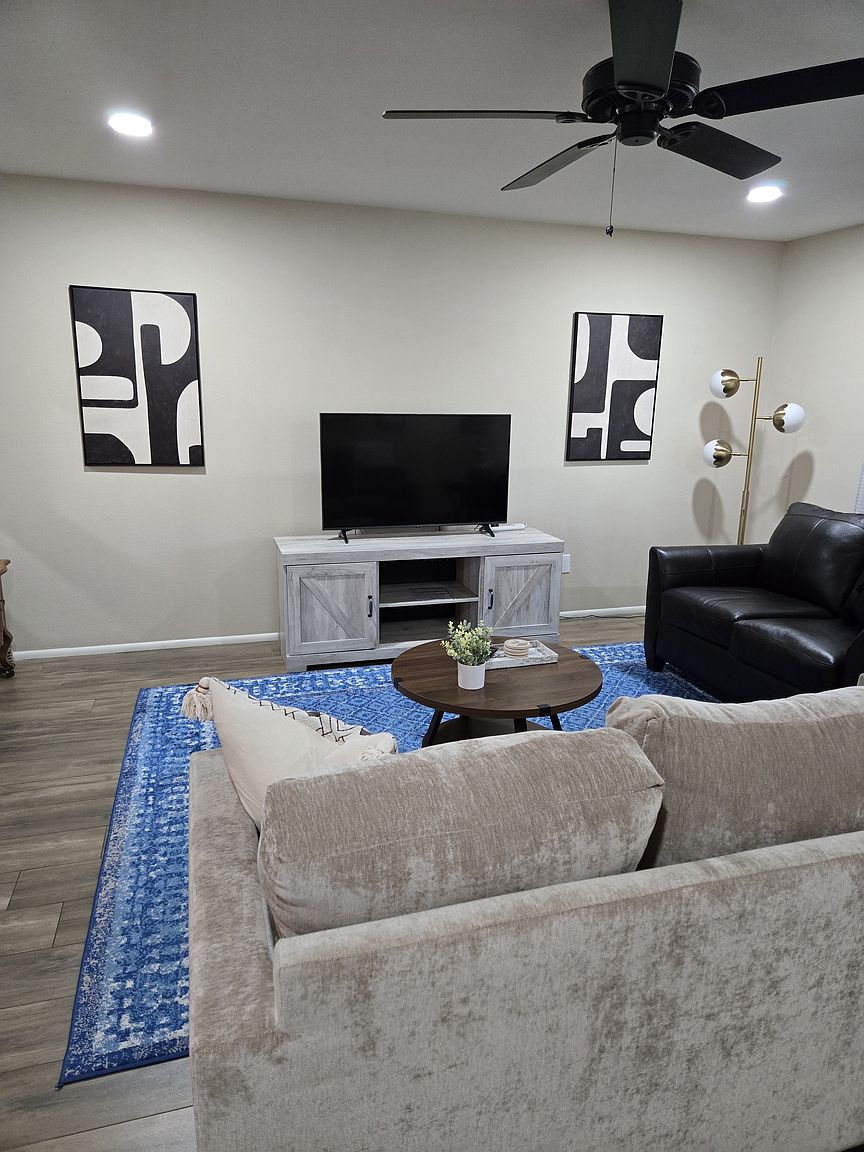 11029 W Caron Dr Sun City, AZ 85351 photo 2
