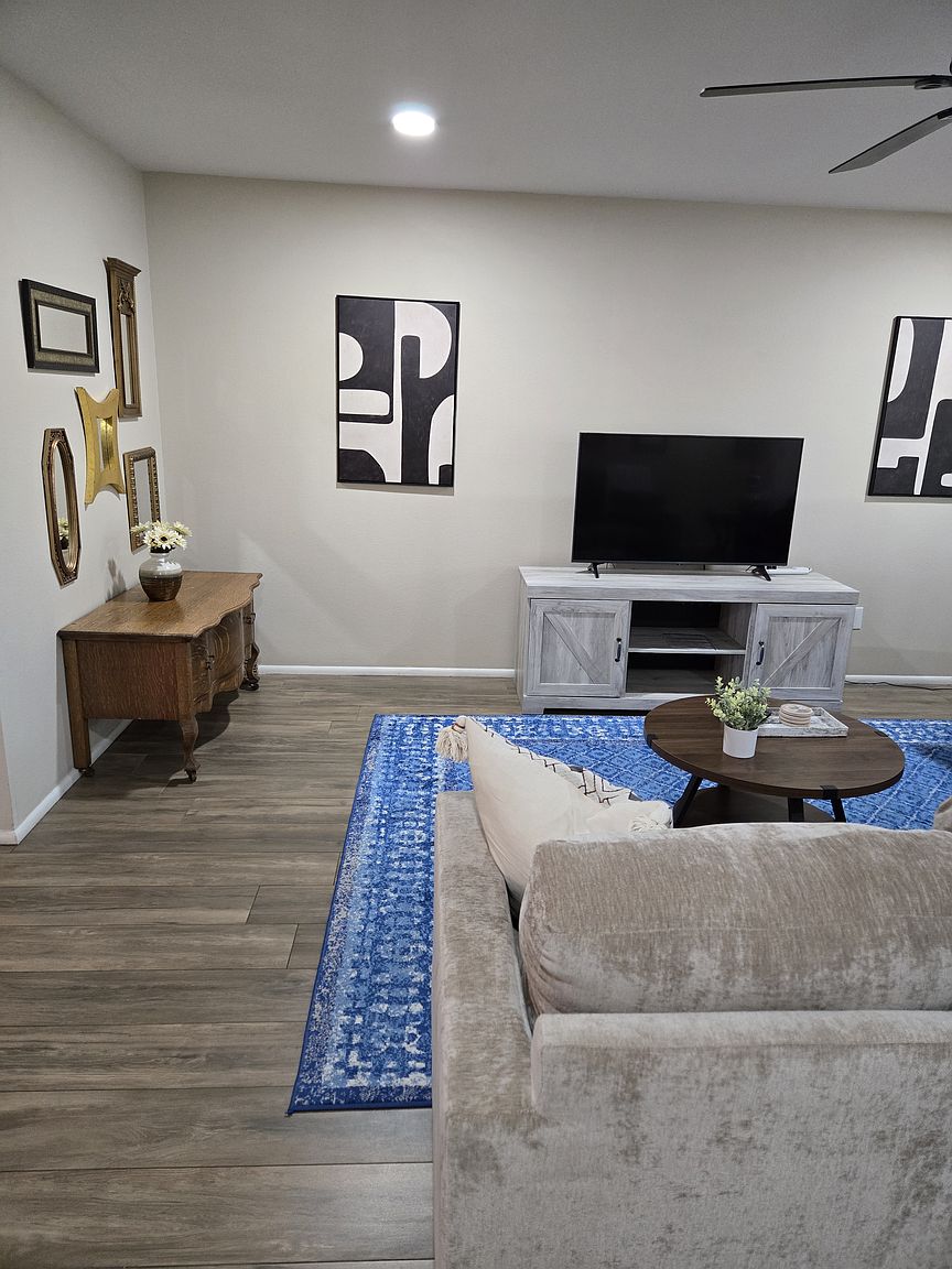 11029 W Caron Dr Sun City, AZ 85351 photo 3