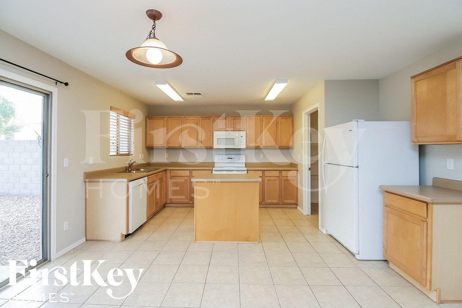 1844 E Omega Dr photo 4