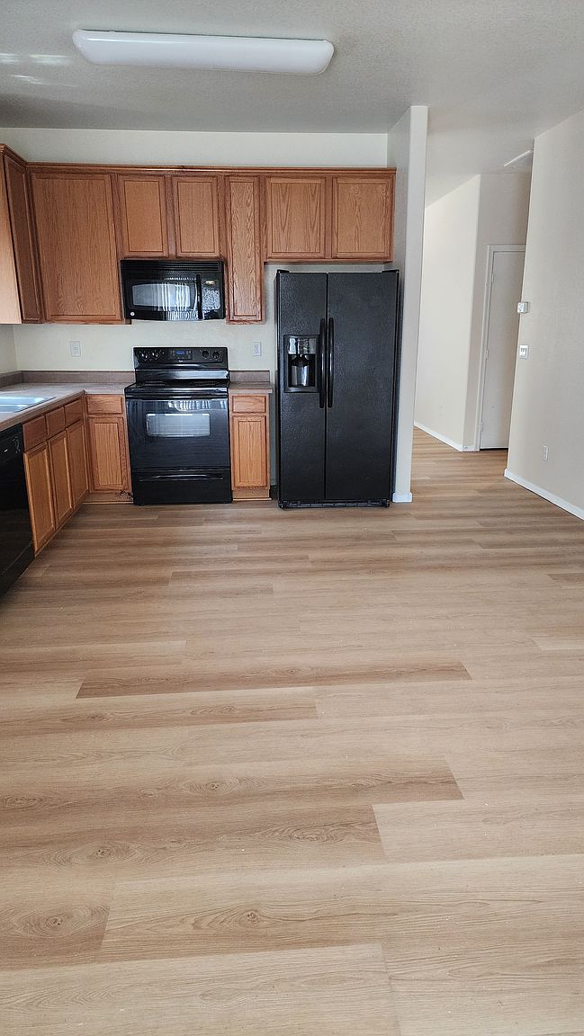 591 W Vekol Ct photo 2
