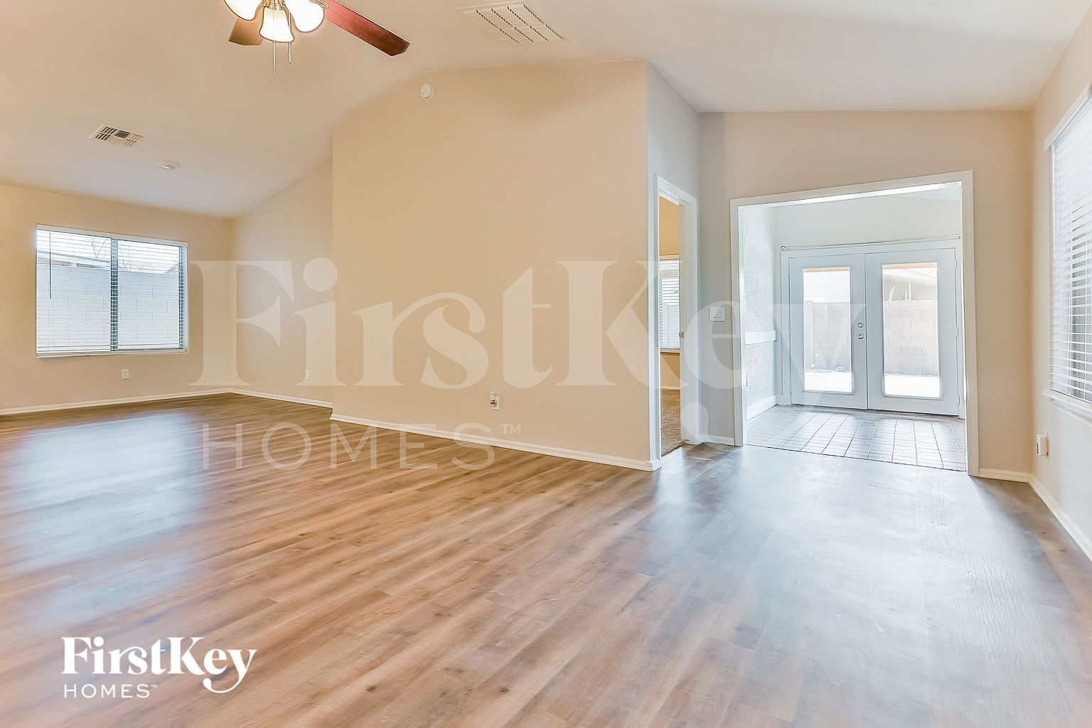 425 W Jersey Way photo 3
