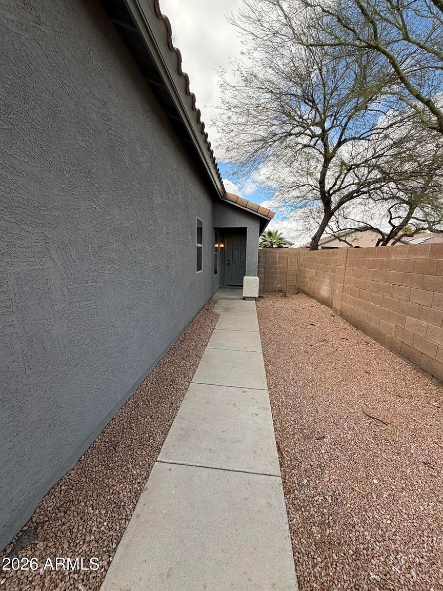 352 West Gascon Road, San Tan Valley, AZ 85143 photo 2