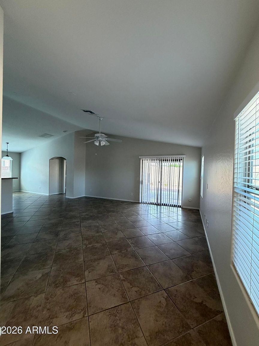 352 West Gascon Road, San Tan Valley, AZ 85143 photo 4