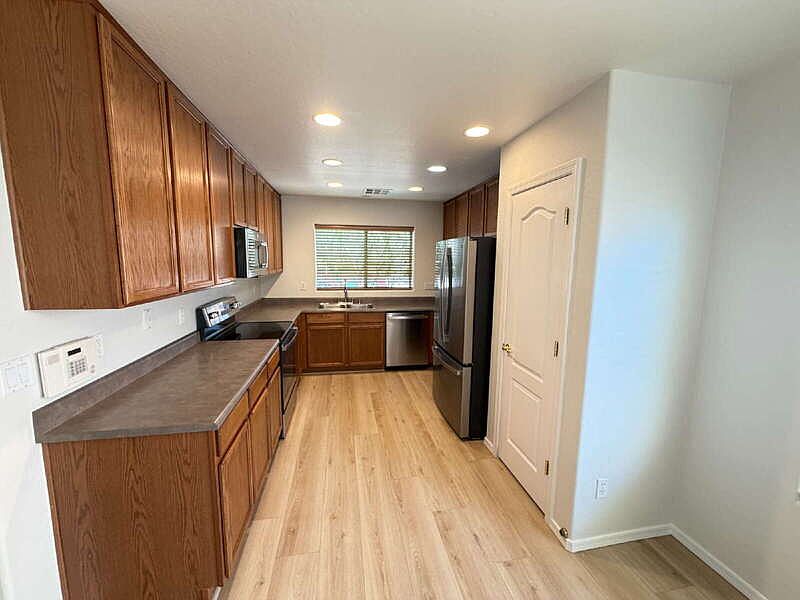 44245 W Snow Dr photo 3